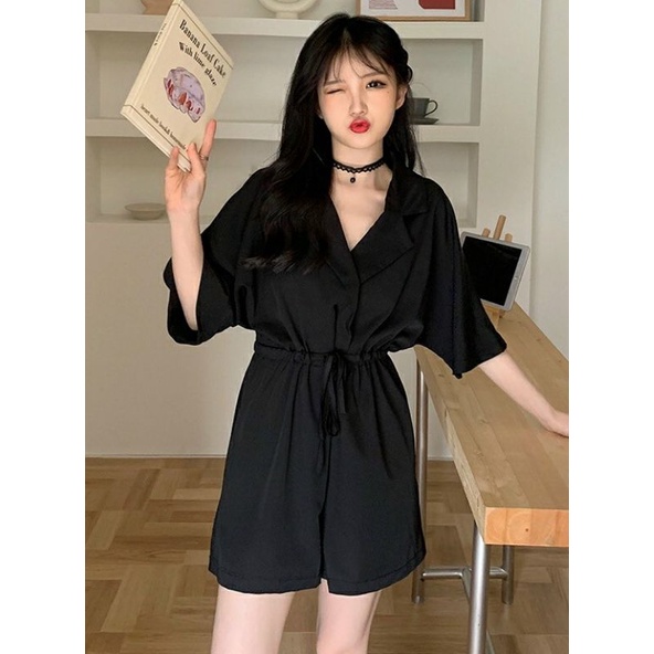 Jumpsuit ngắn rút eo cổ vest, bộ jum đùi vải lụa chéo Ý - DTH