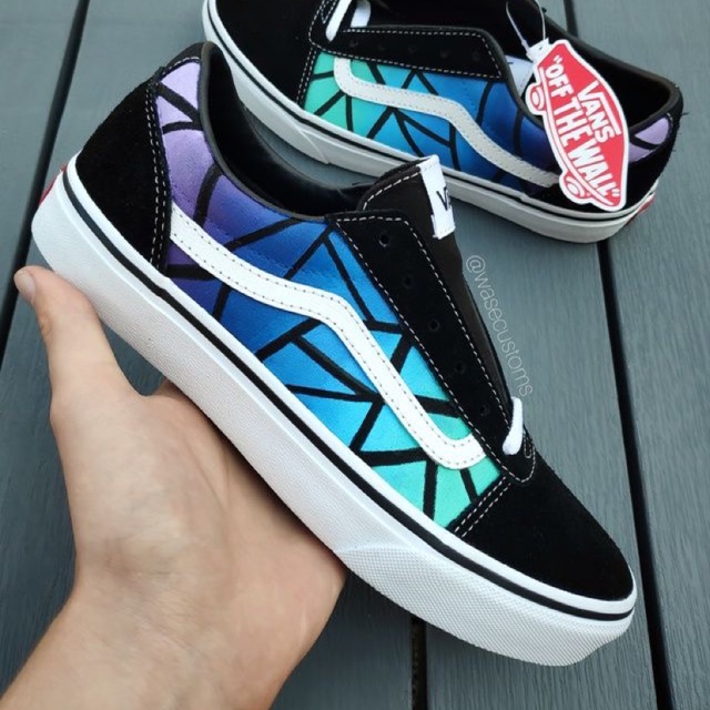 Giày custom Holaham