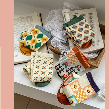 Vớ tất Boho họa tiết hoa, dâu, trám giữa bắp chân