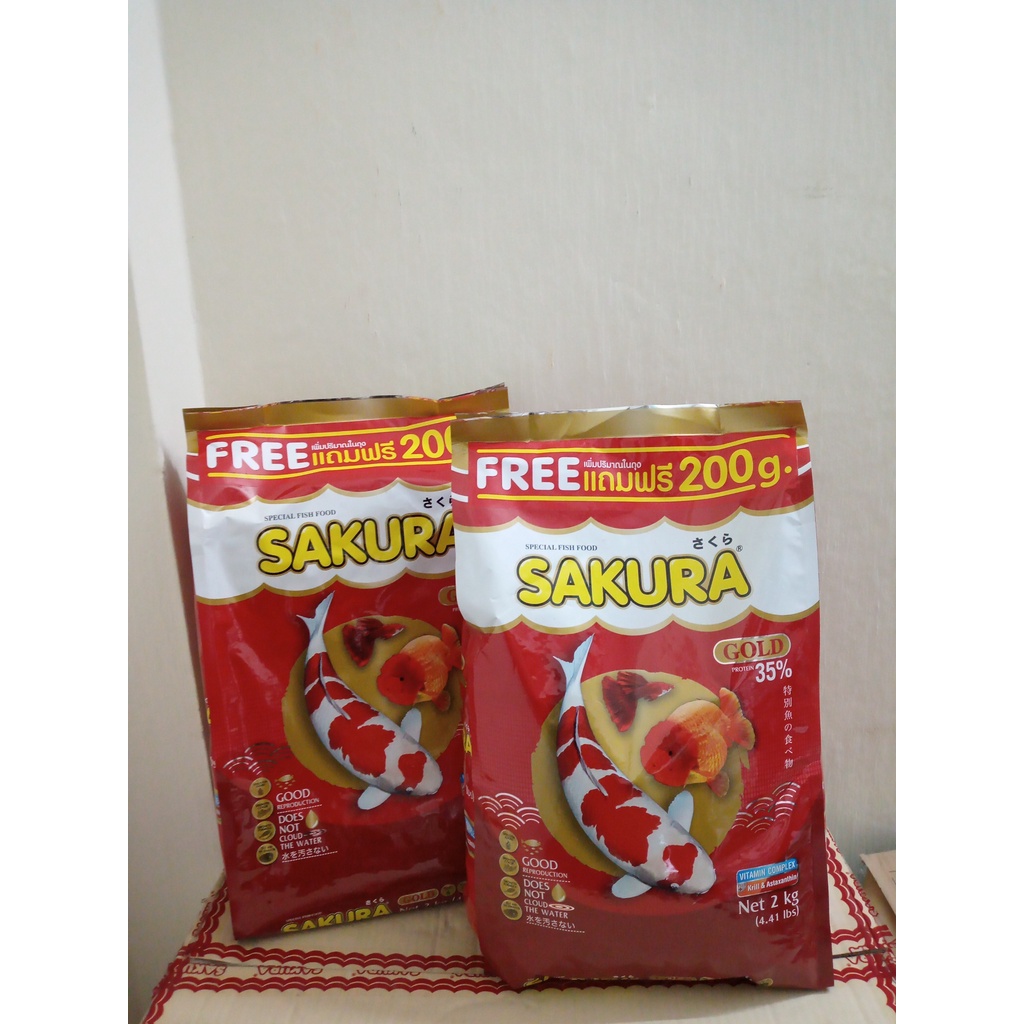 Thức Ăn Cá Koi Sakura Gold 2kg giúp cá ăn ngon, lên màu đep, tăng sức đề kháng