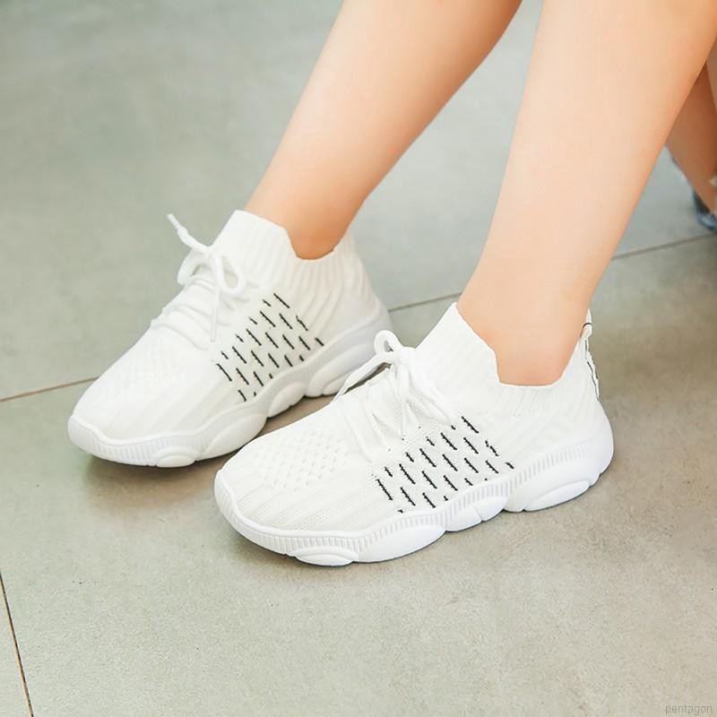 Giày sneaker in chữ chống trượt cho bé