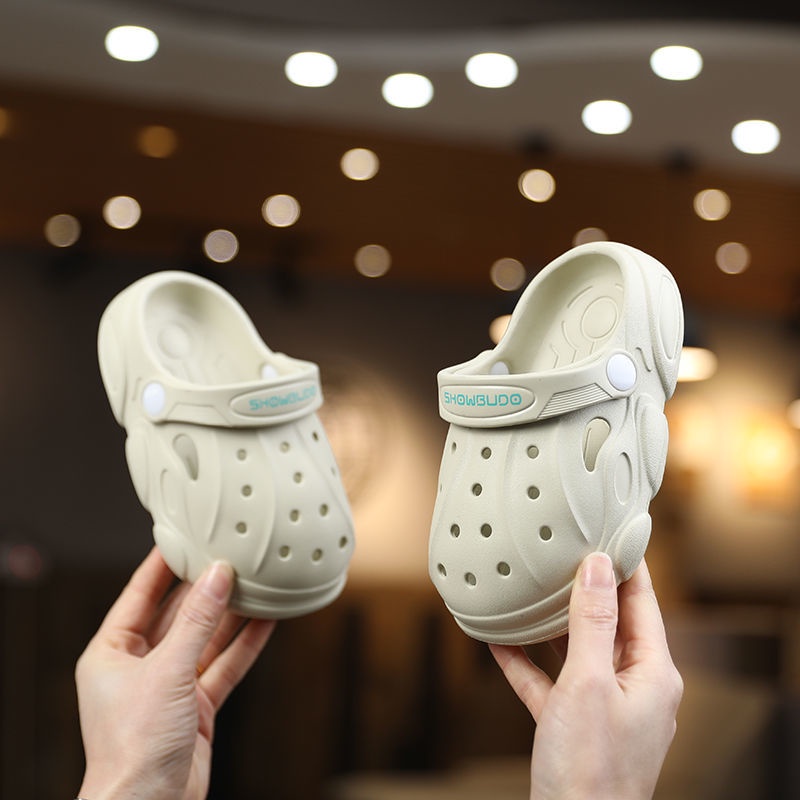 Xăng Đan Đế Bệt Mũi Tròn Đục Lỗ Thiết Kế Dễ Thương Cho Bé