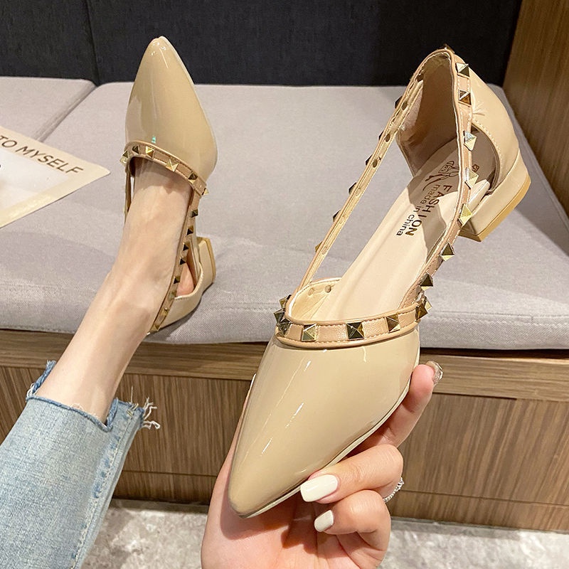 Xăng đan IELGY nữ mũi nhọn gắn đinh tán thời trang