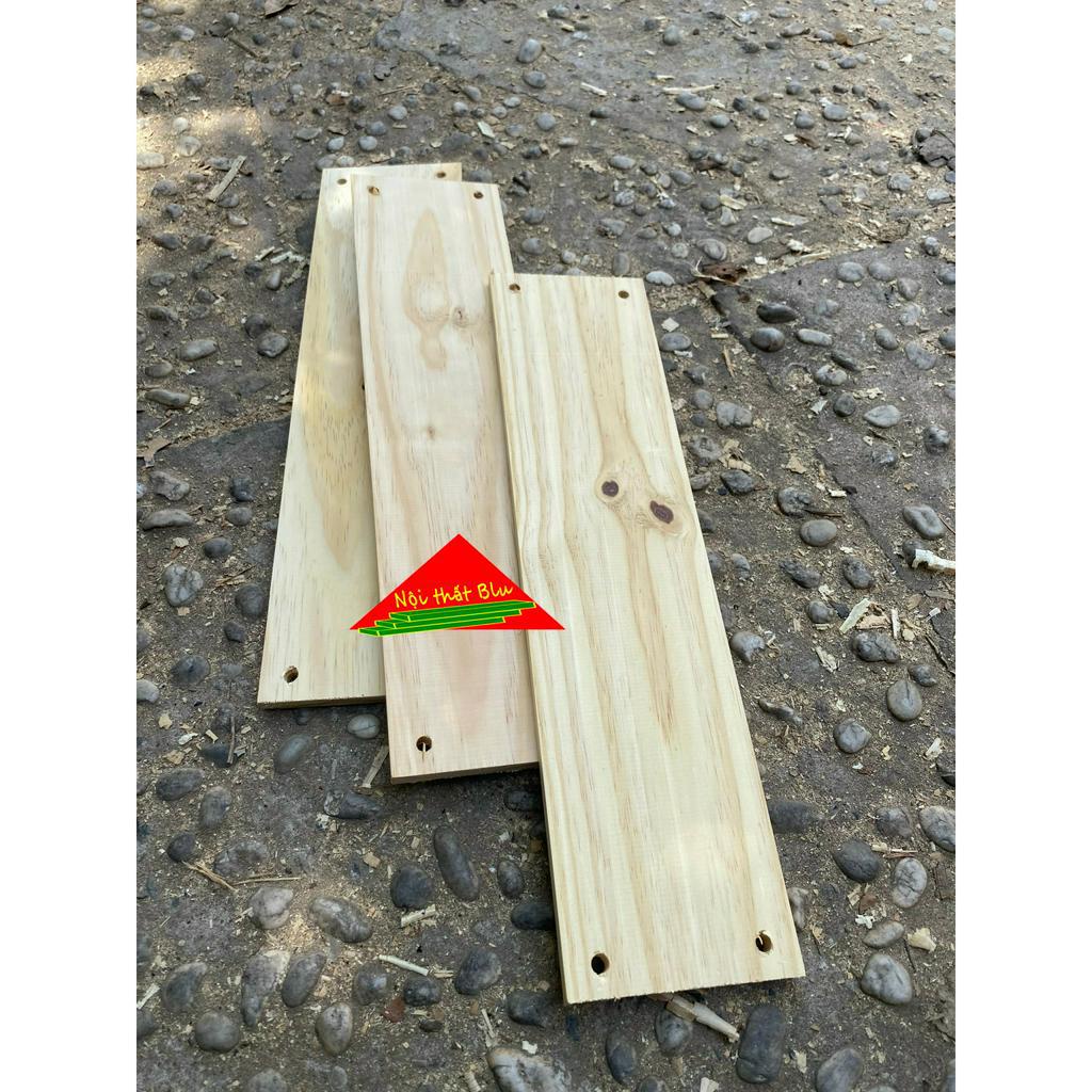 Tấm gỗ thông làm kệ treo dây thừng dài 60cm,rộng 10cm,dày 1cm đã khoan 4 lỗ,bào láng đẹp