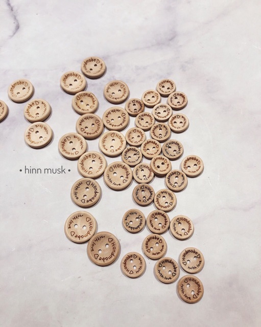 Khuy gỗ Handmade with love
