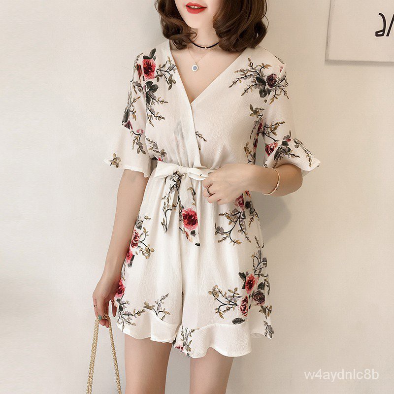 Bộ jumpsuit hoạ tiết hoa thời trang cho phái đẹp