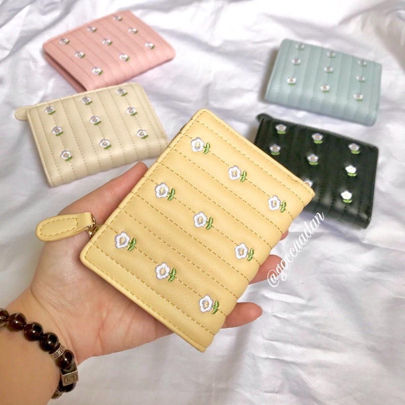 Ví bóp nữ ngắn mini cầm tay Taomicmic màu trơn hóa nhí thêu nổi - Góc của Đan VN73