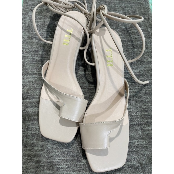 gót sỏ ngón dây quấn chân biqsize từ 35-45 ( ảnh thật phía sau )