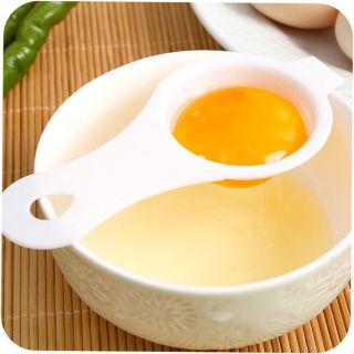 Dụng cụ tách lòng đỏ trứng gà cho bé