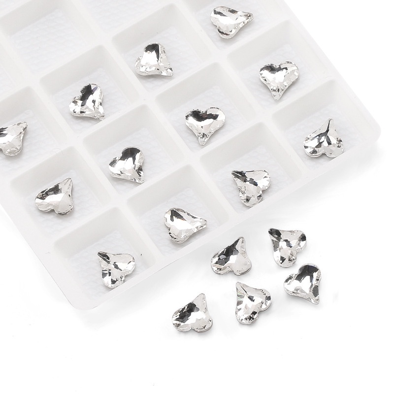 Set 10 Phụ Kiện Trang Trí Móng Tay Hình Trái Tim Đính Đá Sang Trọng