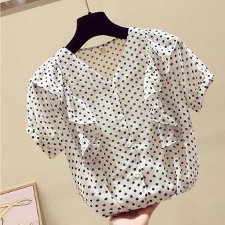 Áo sơ mi chấm bi vai bèo cách điệu