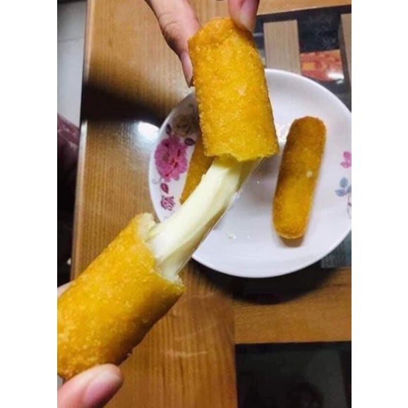 Phô mai que kéo sợi, ngon hơn khi còn nóng. Cây phô mai kéo sợi thơm ngon.