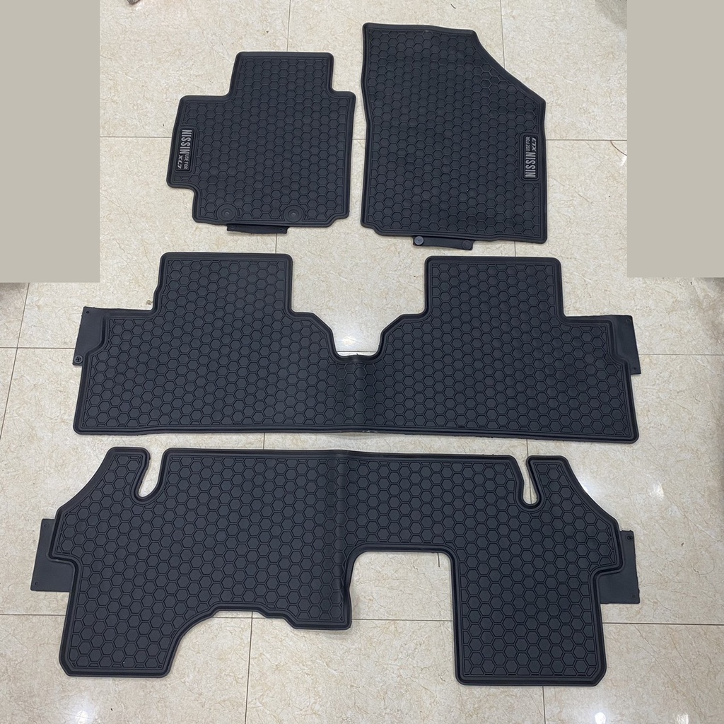 Thảm Lót Sàn Cao Su Xe Suzuki XL7, XL-7 2019 2020 2021 2022 Màu đen chữ trắng - 3 hàng ghế Hàng Cao Su Đúc Ko Mùi