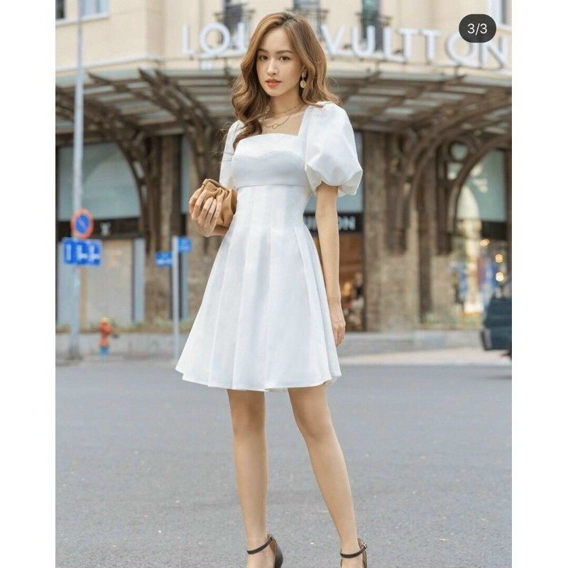 Đầm trắng cổ vuông