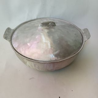Nồi gang đúc khô tộ dk25cm cao 10cm