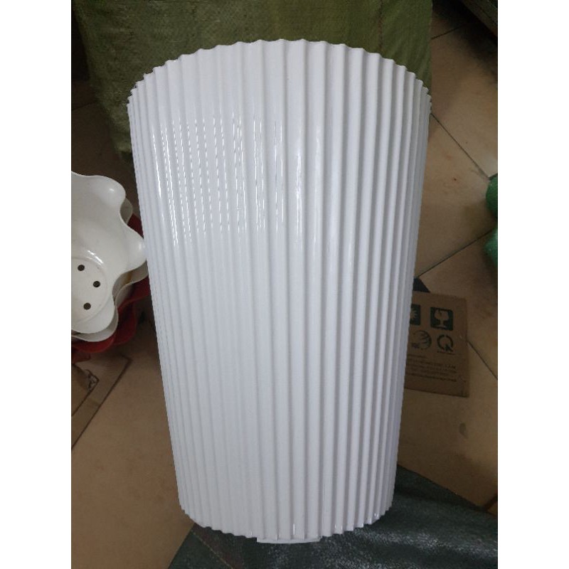 chậu nhựa gân sọc cao 38x48cm.