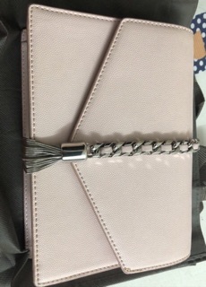Giỏ xách Charles & keith màu hồng