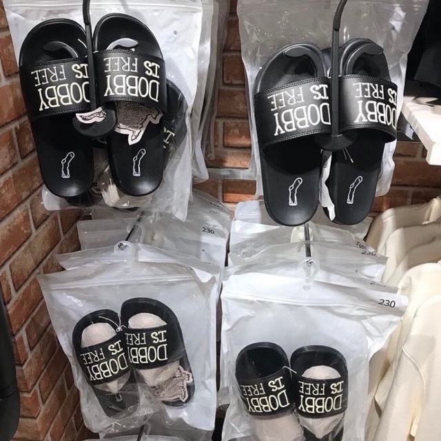 Có sẵn - Dép SPAO DOBBY IS FREE