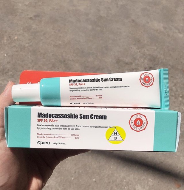 Kem Chống Nắng Cho Da Mụn A'pieu Madecassoside Sun Cream SPF39 PA++ 40gr