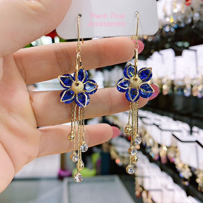 Bông tai nữ bông hoa pha lê có 4 màu tím, xanh dương, hồng, trắng, do Hàn Quốc thiết kế