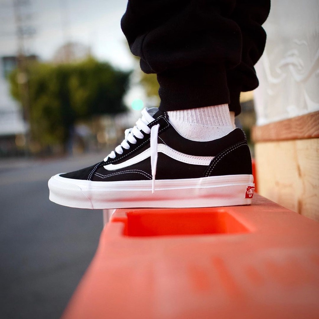 Giày Vans Nam Nữ Đế Bằng Cổ Thấp, Vans Vault Old Skool Đen Kẻ Trắng Mũi Nỉ