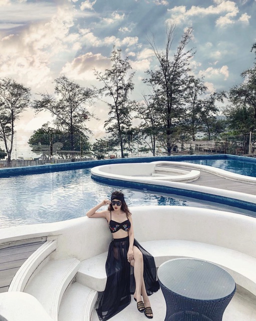 Bikini set 3 món với váy dài sang chảnh