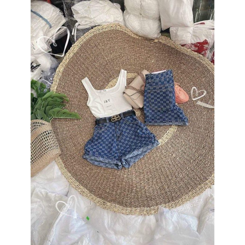 short Gucci lại thường. | BigBuy360 - bigbuy360.vn