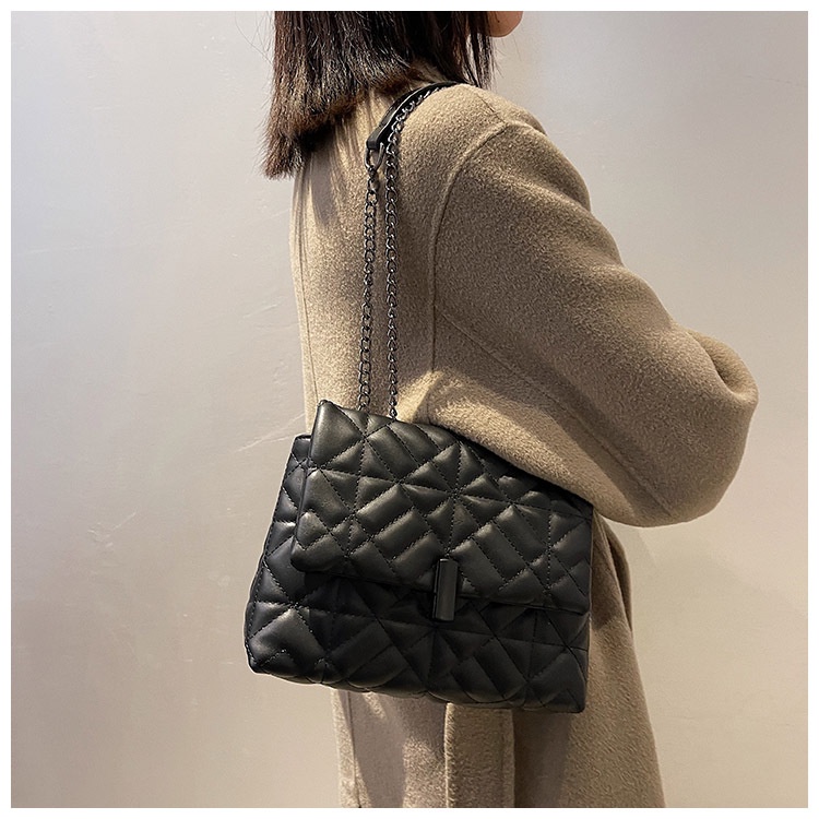 Túi xách IELGY đeo dưới cánh tay kiểu dây xích cá tính cho nữ