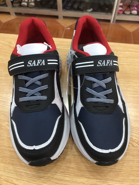 Giày thể thao bé trai