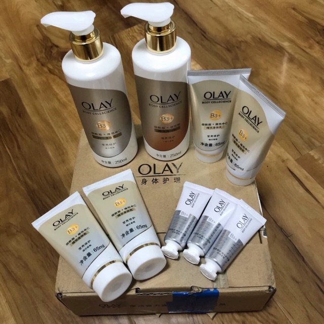 Set dưỡng thể Olay Vitamin C và Hyaluronic Acid