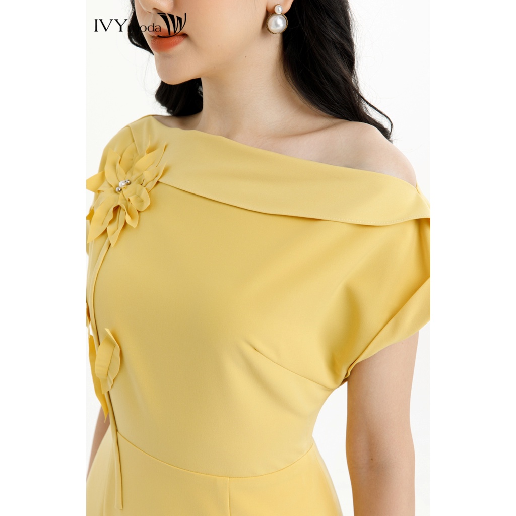 Đầm ôm lệch vai đính hoa nổi nữ IVY moda MS 48M7474