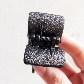 Kẹp tóc 5 răng vân nhám màu đen