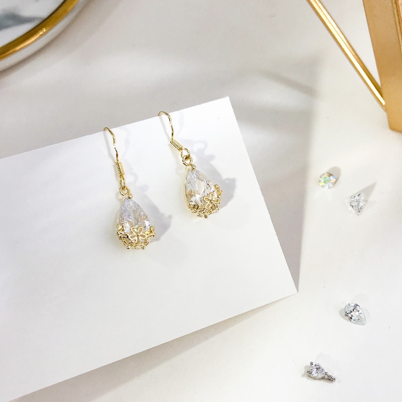 Khuyên tai tòn ten đá zircon lấp lánh sang trọng