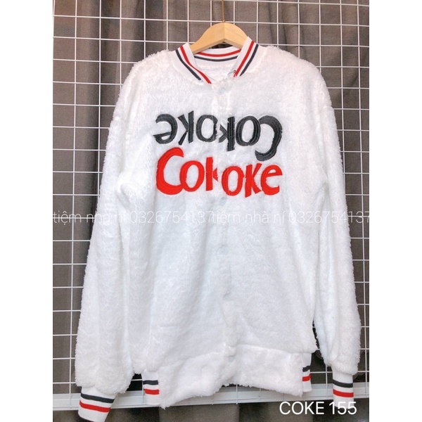 Áo khoác  lông cừu trắng chữ đỏ | BigBuy360 - bigbuy360.vn