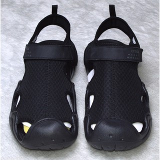 Dép crocs vai nam màu đen chữ đen