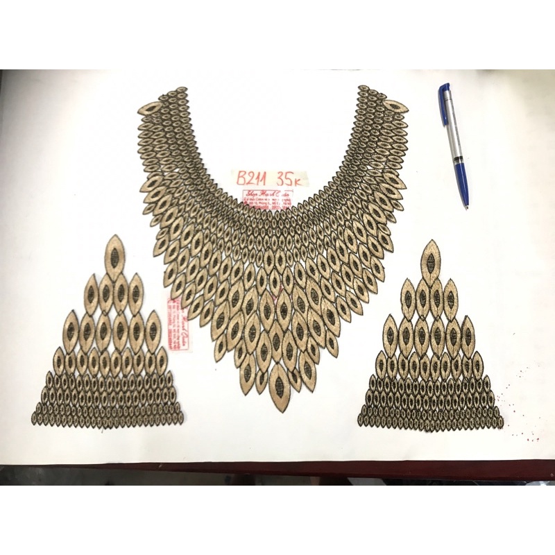 Bộ cổ và tay thêu