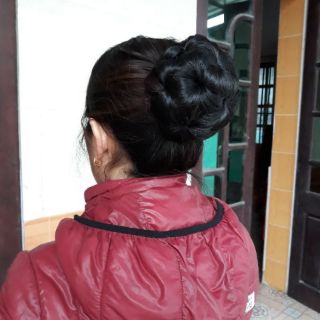 Búi kẹp hoa trung niên
