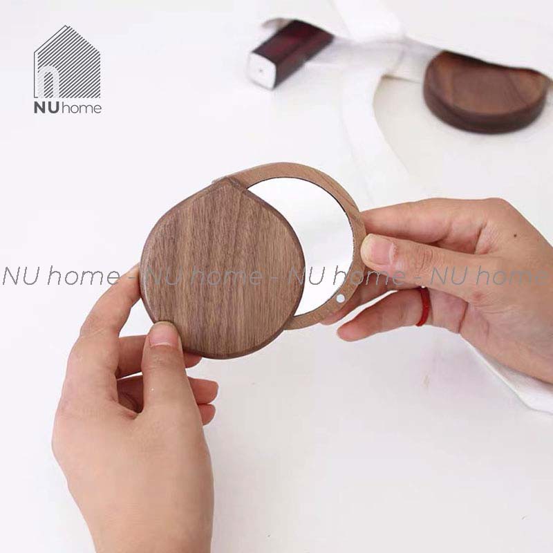 nuhome.vn | Gương trang điểm bỏ túi mini bằng gỗ Teki, gương được thiết kế nhỏ gọn, mộc mạc và đẹp mắt