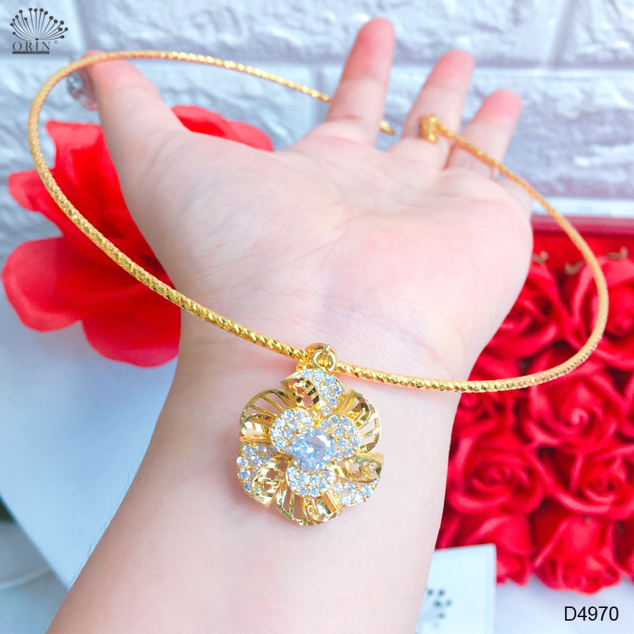 Kiềng cổ nữ dạng nhuyễn mặt hoa xoáy nhỏ đính đá thiết kế cao cấp Orin D4970