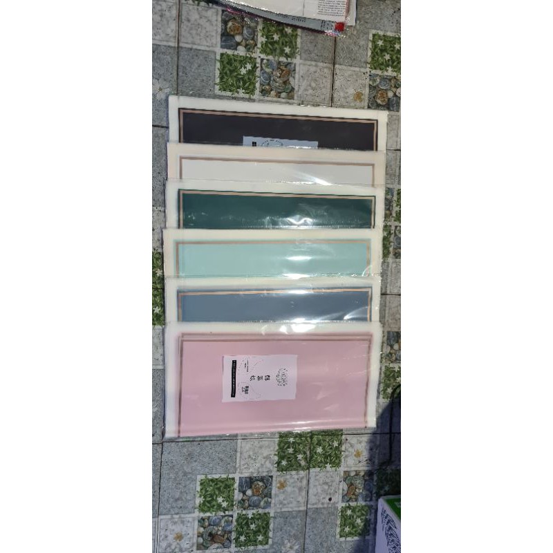Giấy gói hoa bóng mờ sương có viền trắng