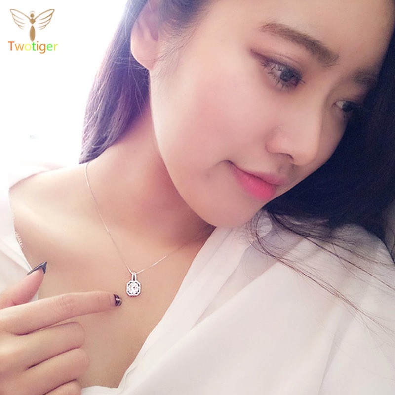 Vòng cổ choker dây dài mặt tam giác cho nữ