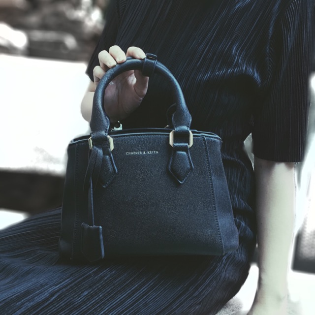 Túi xách Charles & Keith (Secondhand) Túi si