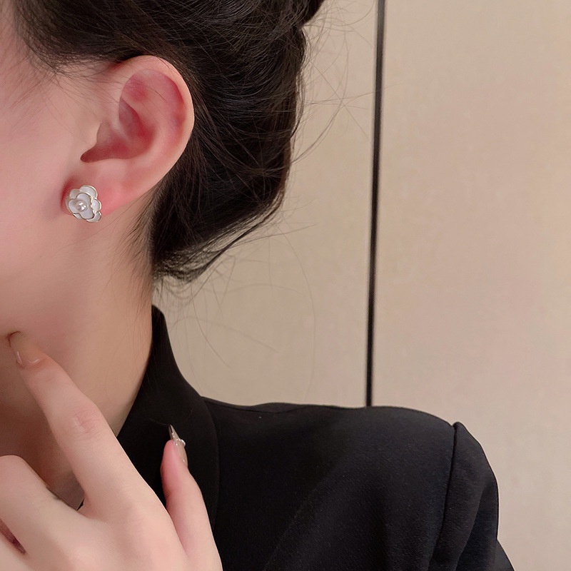 Khuyên Tai Hình Hoa Đính Ngọc Trai Phong Cách Thời Trang Hàn Quốc Mới 2022