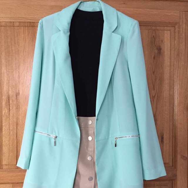 Blazer màu xanh ngoc