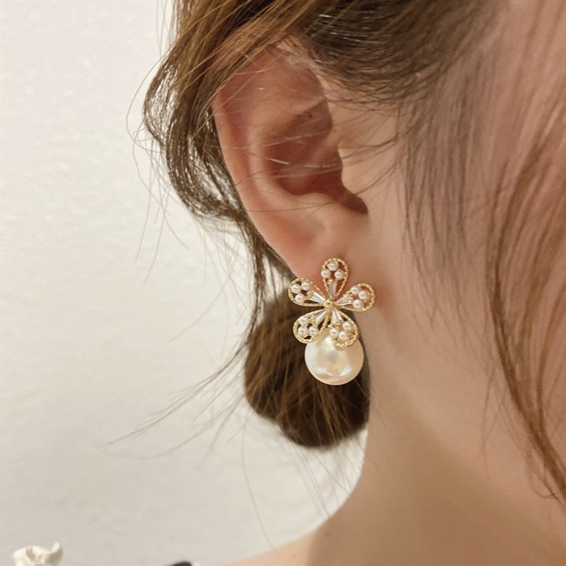 Bông Tai Hình Hoa Đính Ngọc Trai Thanh Lịch Phong Cách Hàn Quốc Cho Nữ