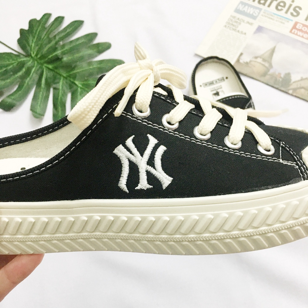 Giày sục NY chữ thêu đạp gót nữ form thể thao đẹp 2022