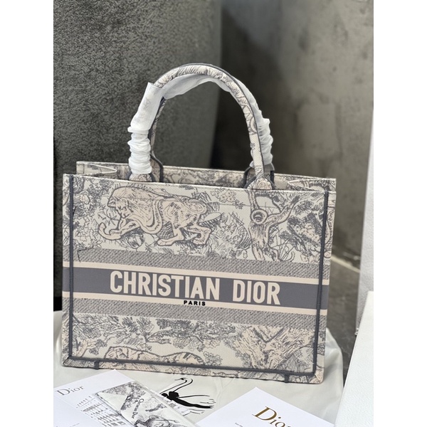 Túi Dior tote Tiger Latte Toile de Jouy Zodiac Embroidery TẶNG KÈM KHĂN TURBAN CD  FULLBOX VIP, ĐẦY ĐỦ PHỤ KIỆN