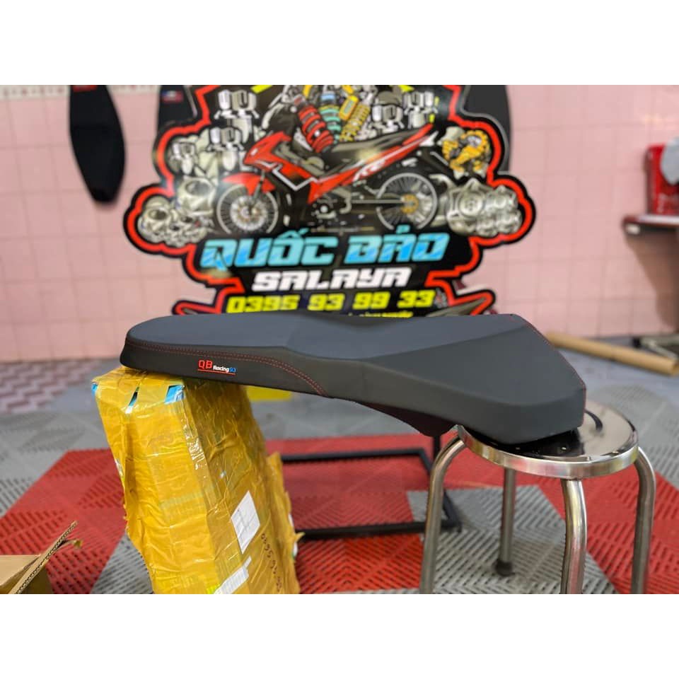 Da yên thái 4d full đen viền chỉ đỏ co giãn 4 chiều thích hợp cho mọi loại xe trên thị trường