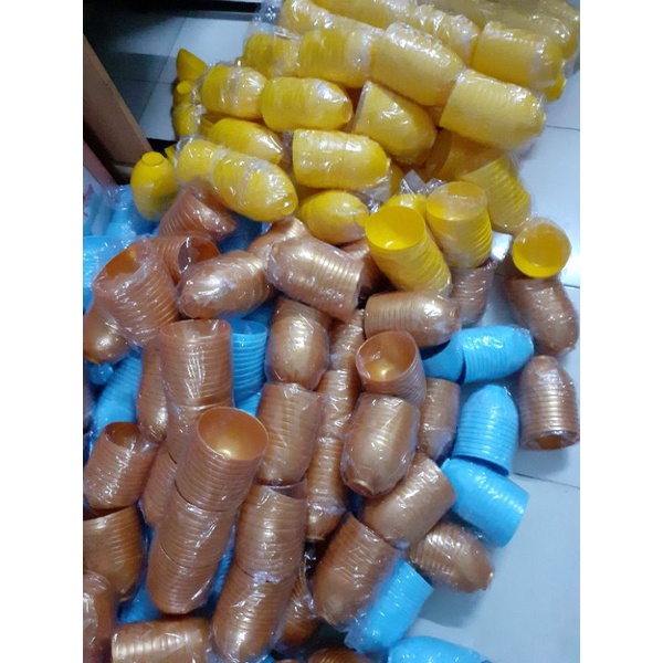 Combo 10 bộ chén nhựa mềm + thìa quét nạ dùng trong spa, giá 149.000 đồng.