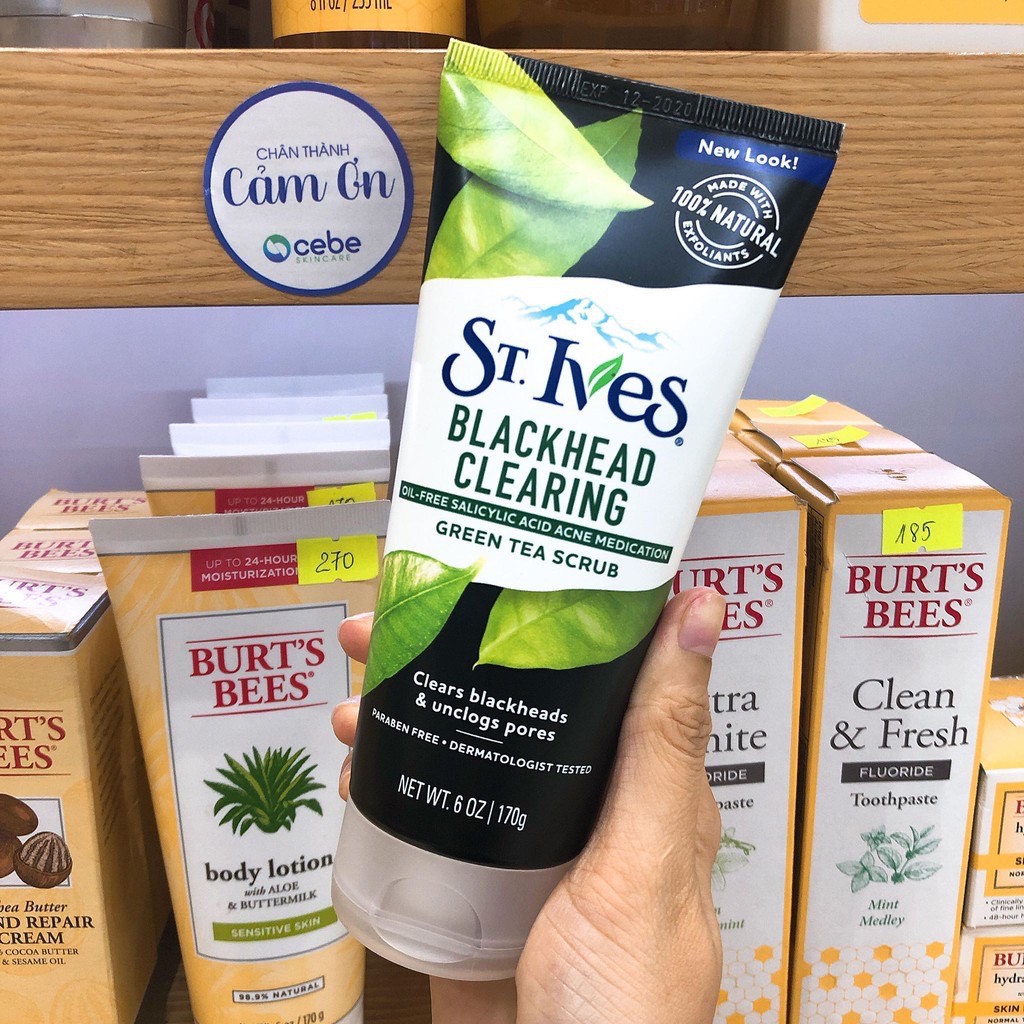 Sữa rửa mặt tẩy tế bào chết St.Ives Blackhead Clearing Green Tea Scrub (170g)